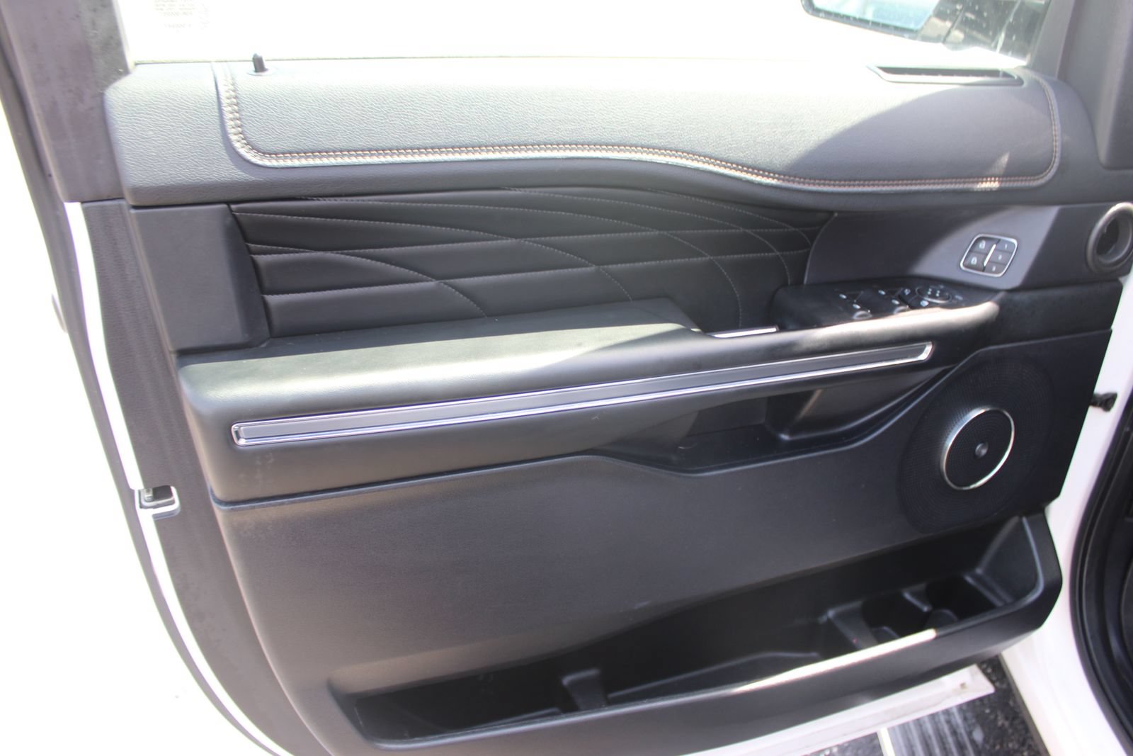 Used 2019 Ford Expedition Max Platinum AWD/4WD image 24