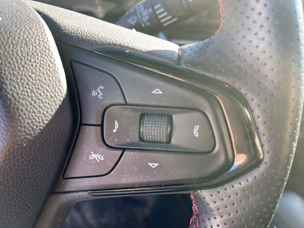 Certified 2025 Chevrolet Trax RS w/ Sunroof Package image 25