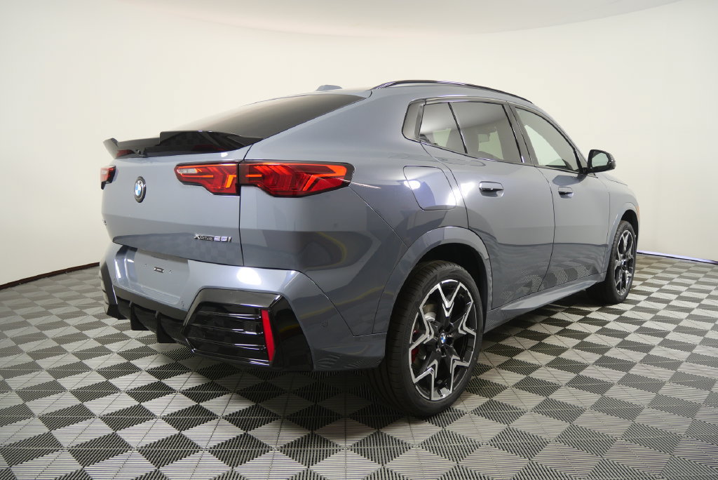 New 2026 BMW X2 xDrive28i w/ Technology Package AWD/4WD image 4