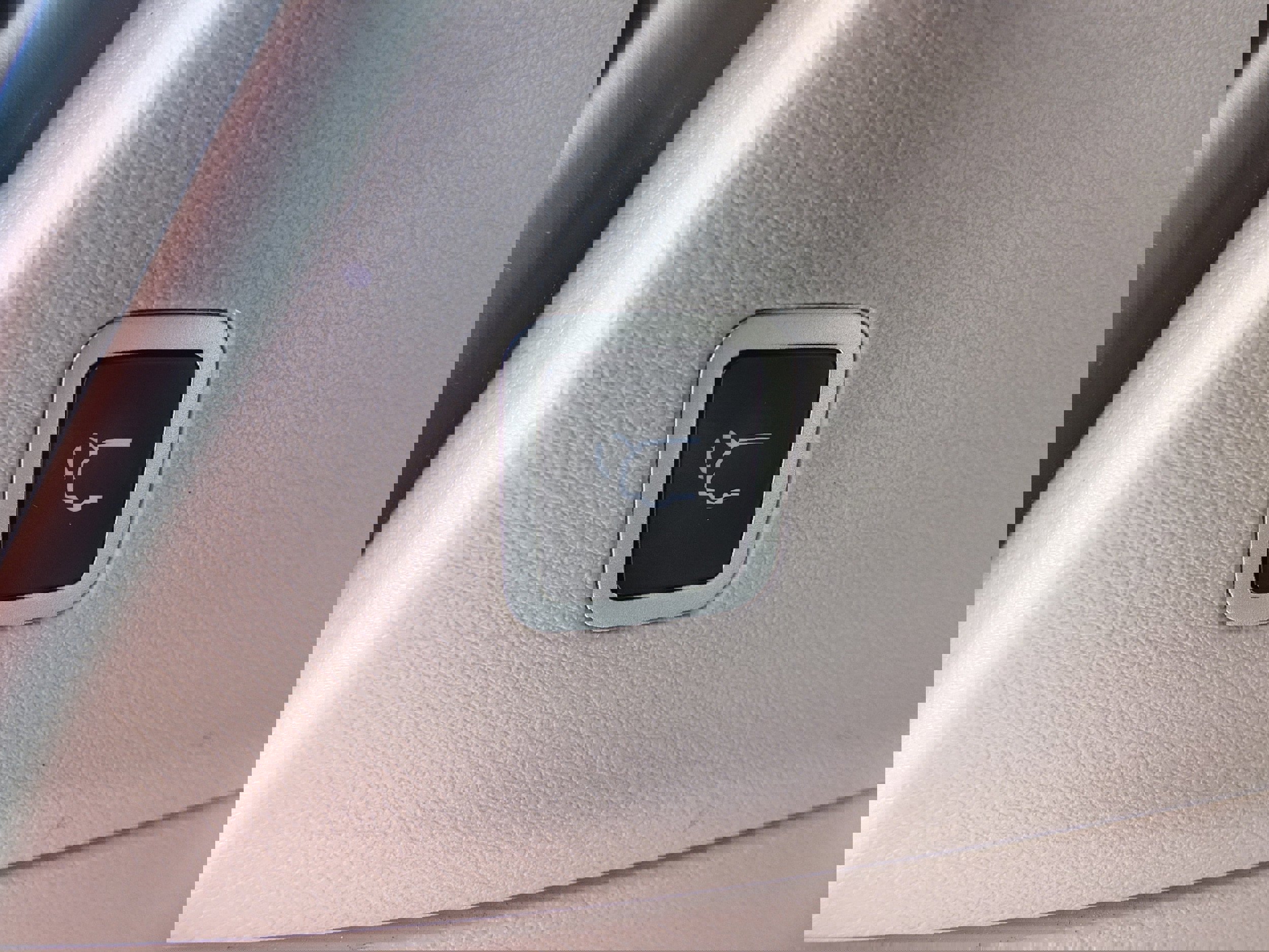 Used 2024 Chrysler Pacifica Touring-L image 18