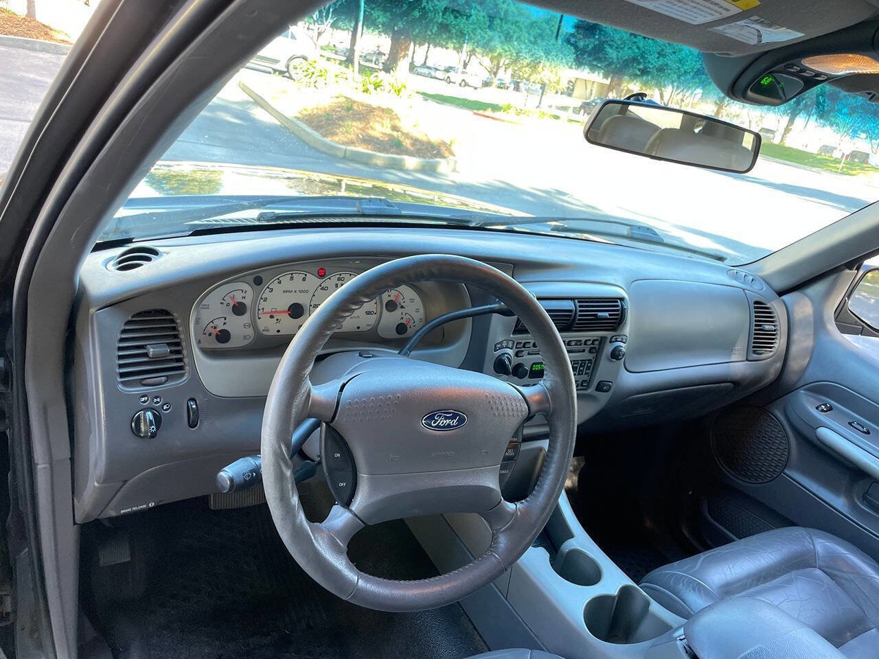 Used 2002 Ford Explorer Sport Trac 4x4 image 16