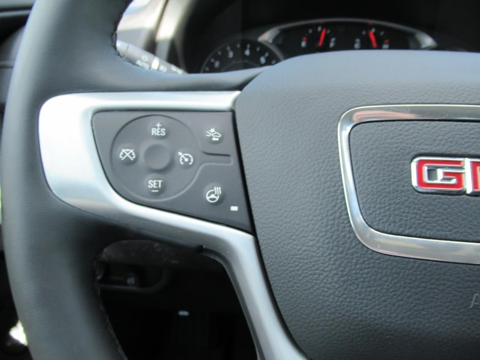 Used 2024 GMC Terrain SLT w/ Tech Package FWD image 21