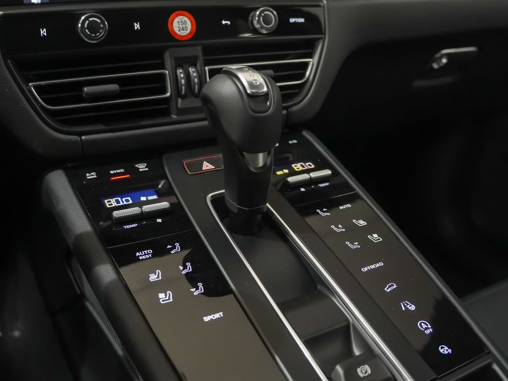Certified 2026 Porsche Macan AWD/4WD image 33