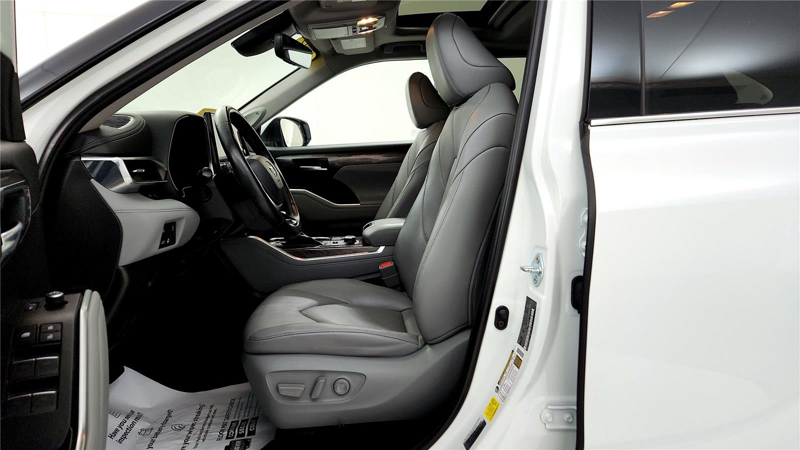 Used 2023 Toyota Highlander Limited image 42