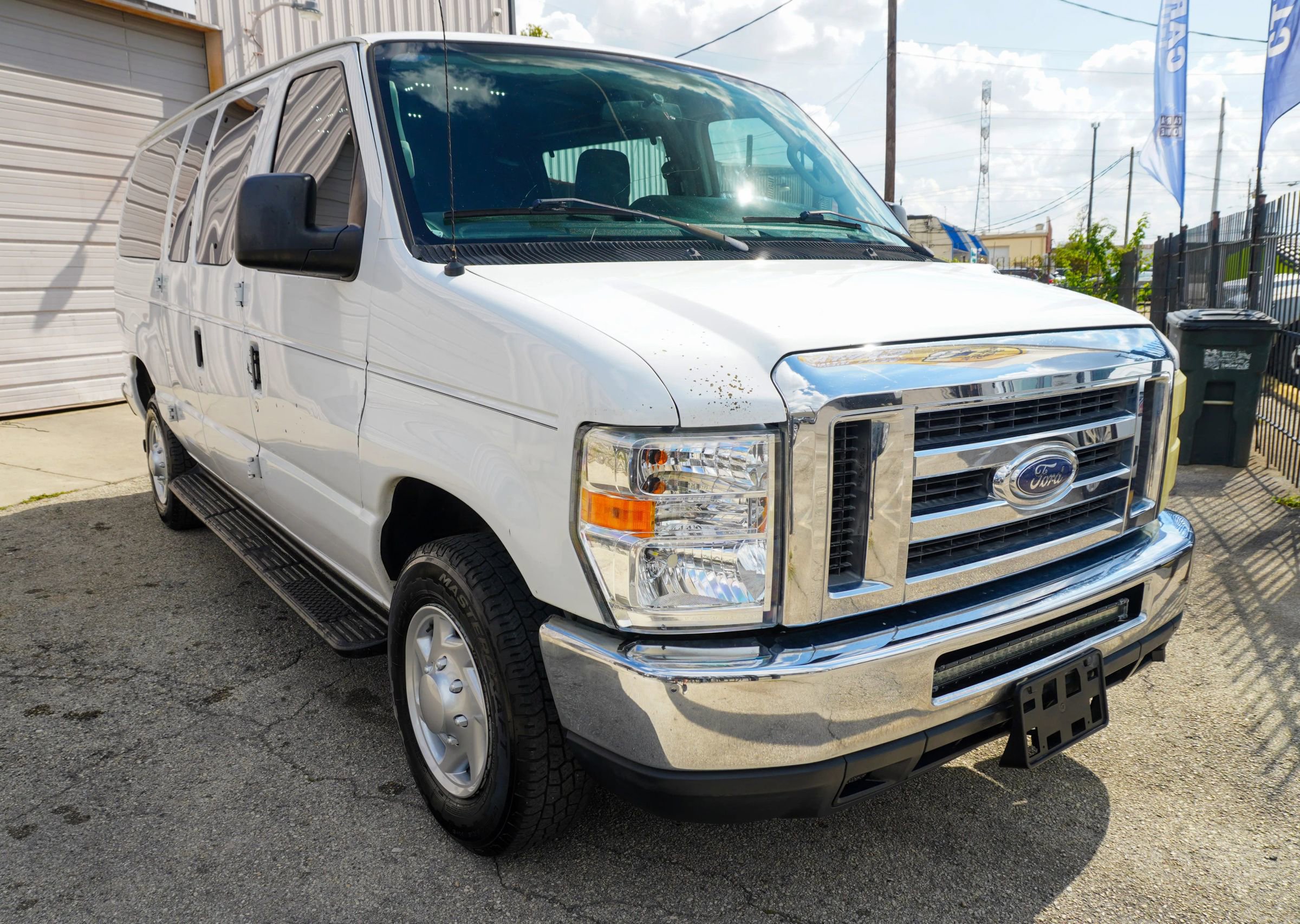 Used 2011 Ford E-350 and Econoline 350 XLT image 9