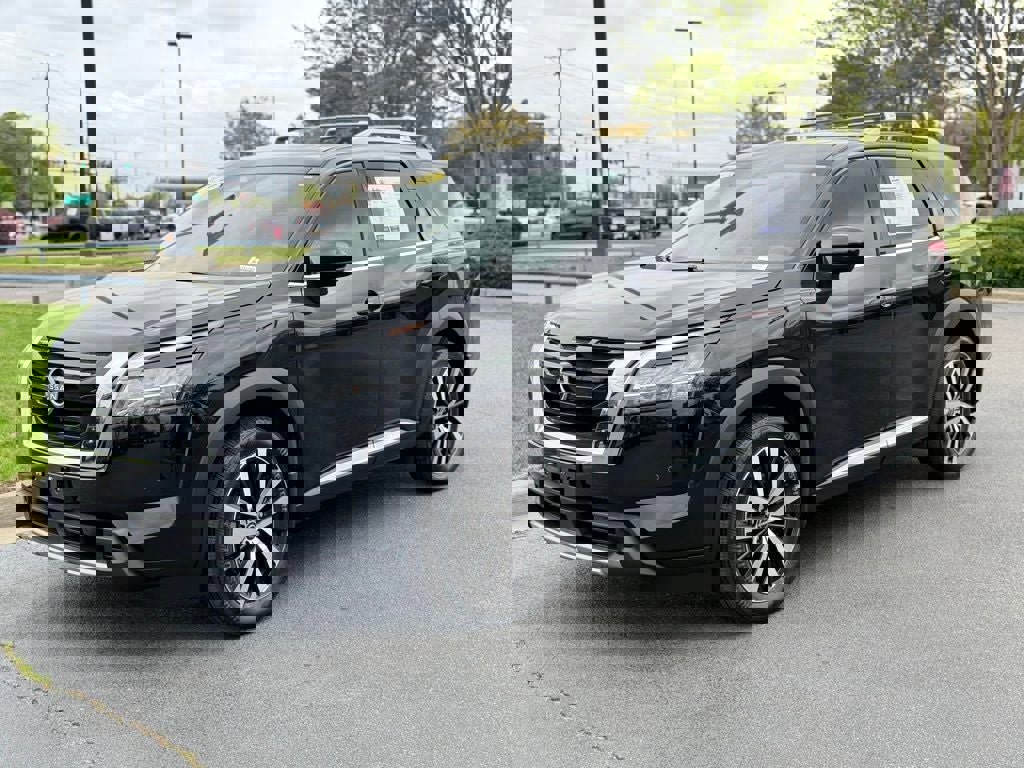 Used 2024 Nissan Pathfinder Platinum w/ Cargo Package image 6