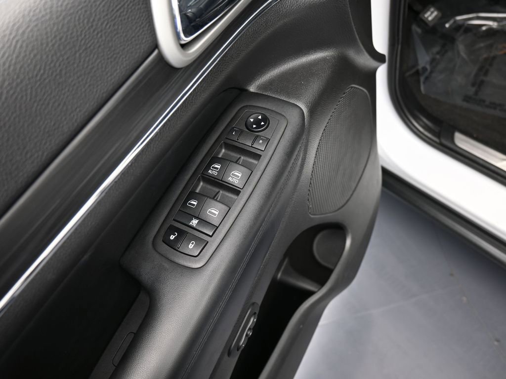 Used 2021 Jeep Grand Cherokee Limited image 14