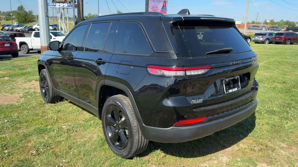 Used 2023 Jeep Grand Cherokee Altitude image 4