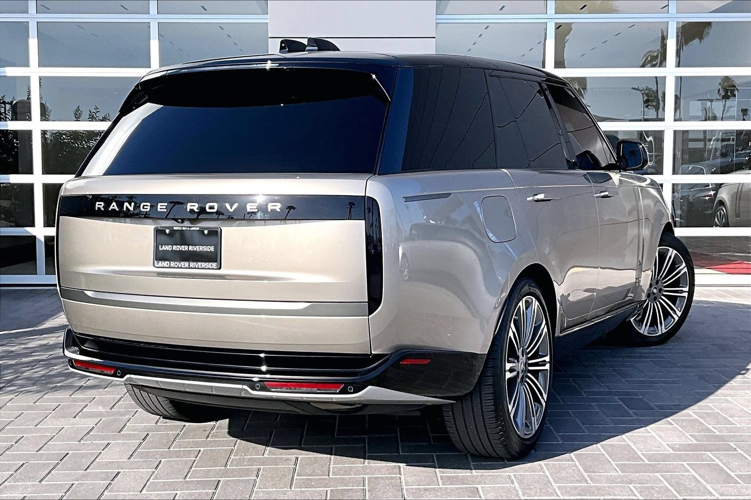 Certified 2024 Land Rover Range Rover SE AWD/4WD image 12