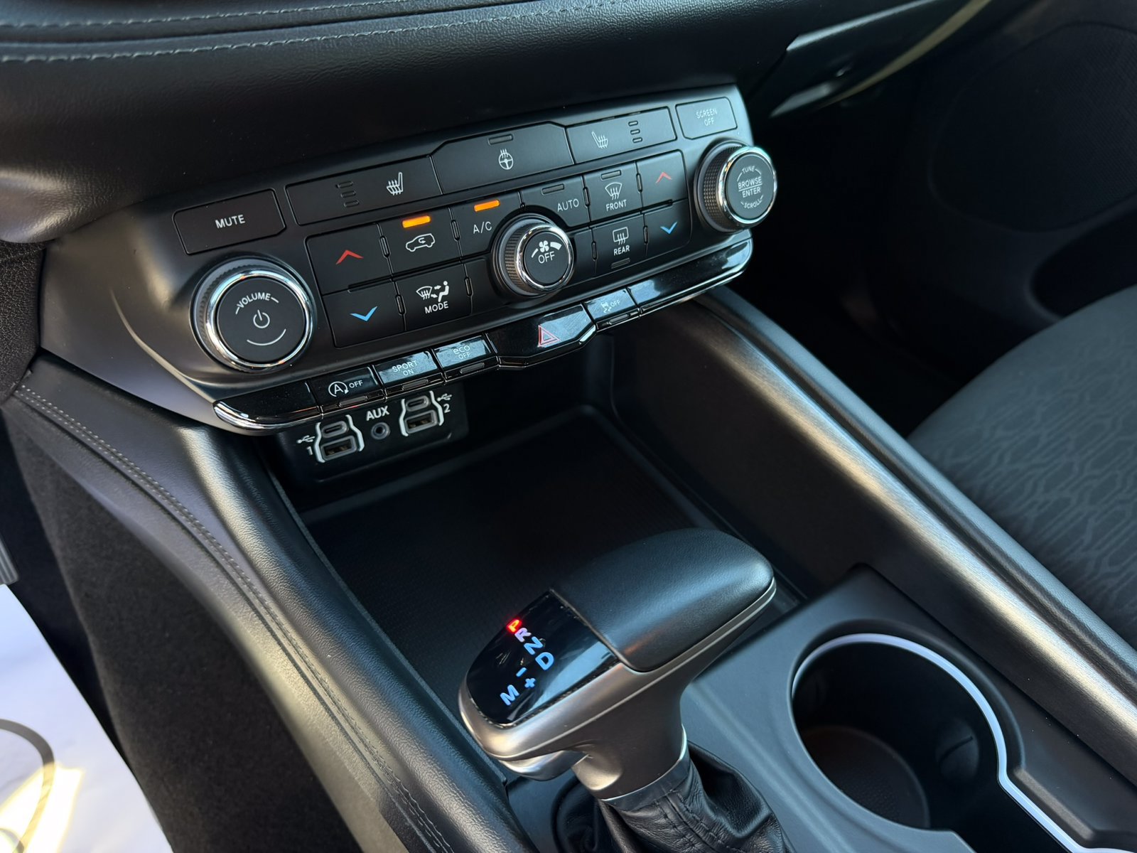 Used 2023 Dodge Durango SXT AWD/4WD image 17