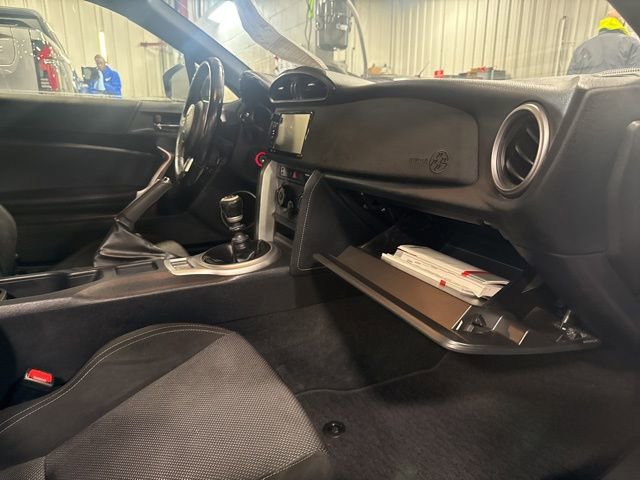 Used 2017 Toyota 86 image 26