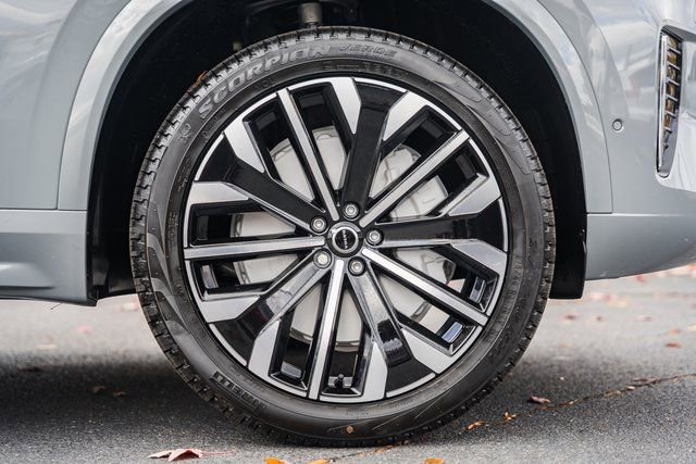 New 2026 Volvo XC90 B6 Plus w/ Protection Package Premier image 16