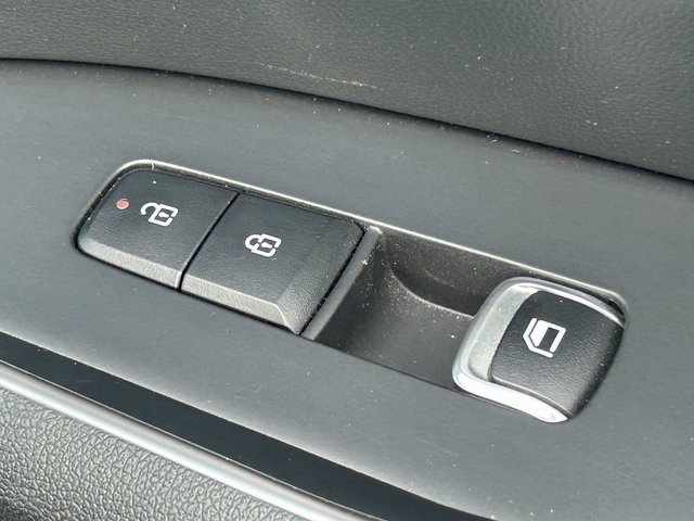 Used 2024 Kia Sorento S image 35