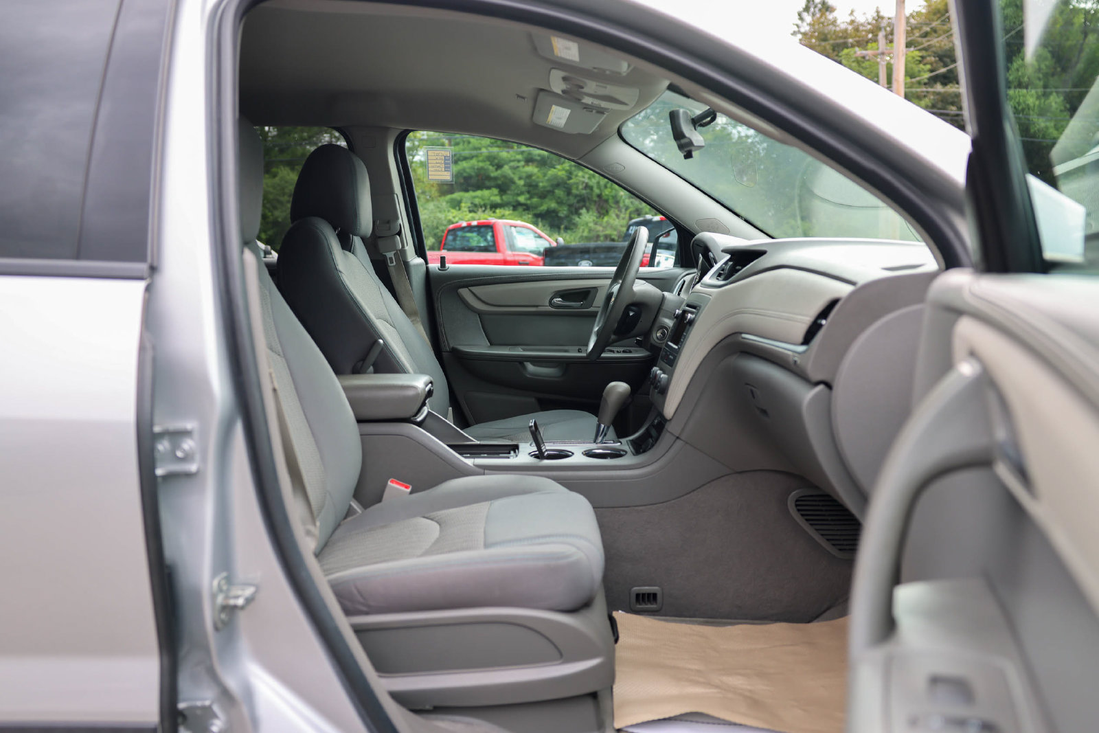 Used 2016 Chevrolet Traverse LS FWD image 9