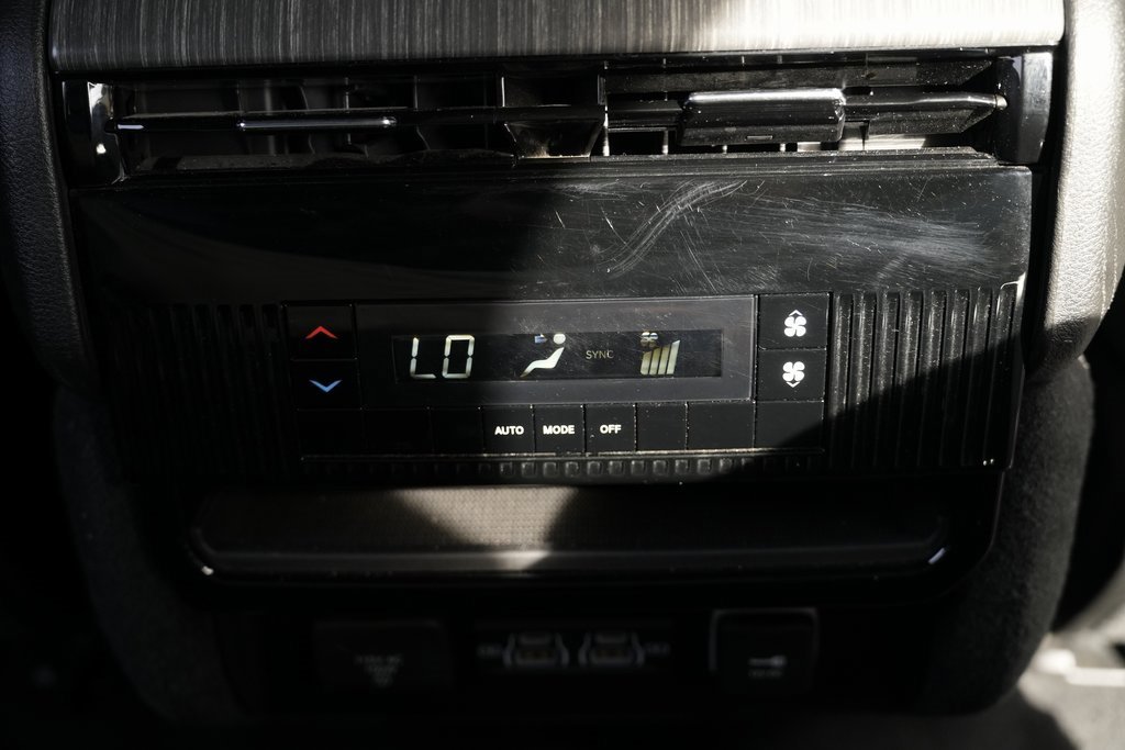 Used 2023 Jeep Wagoneer L Series II image 39