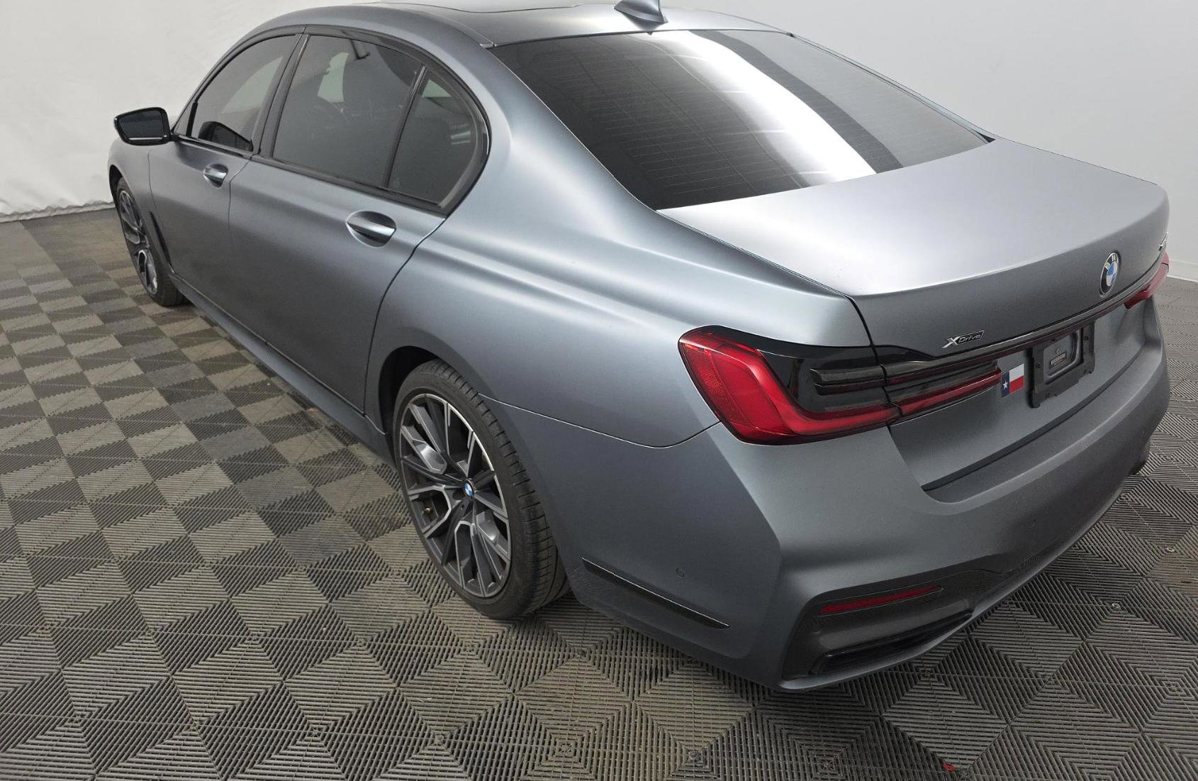 Used 2022 BMW 750i xDrive w/ M Sport Package image 6