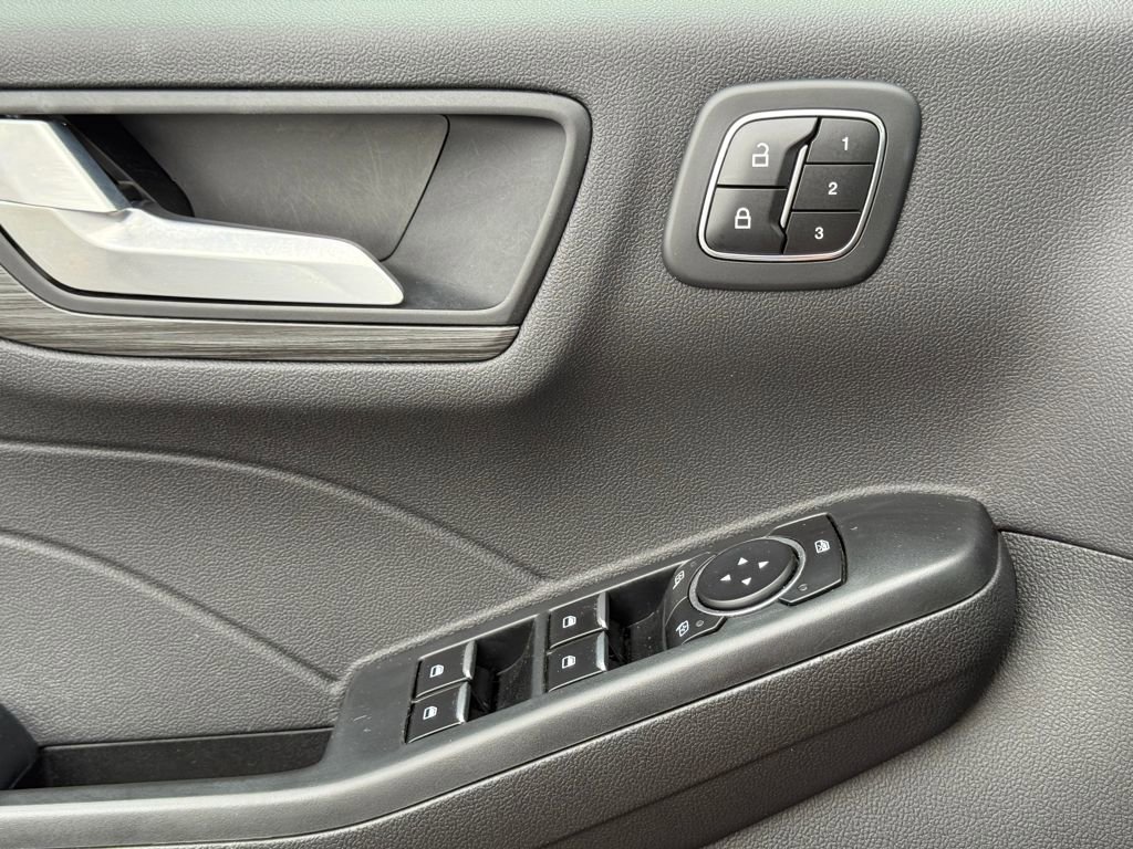 Certified 2023 Ford Escape SE w/ PHEV Premium Package image 24