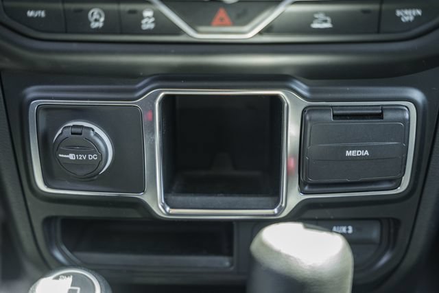 Used 2022 Jeep Wrangler Unlimited Sport AWD/4WD image 31