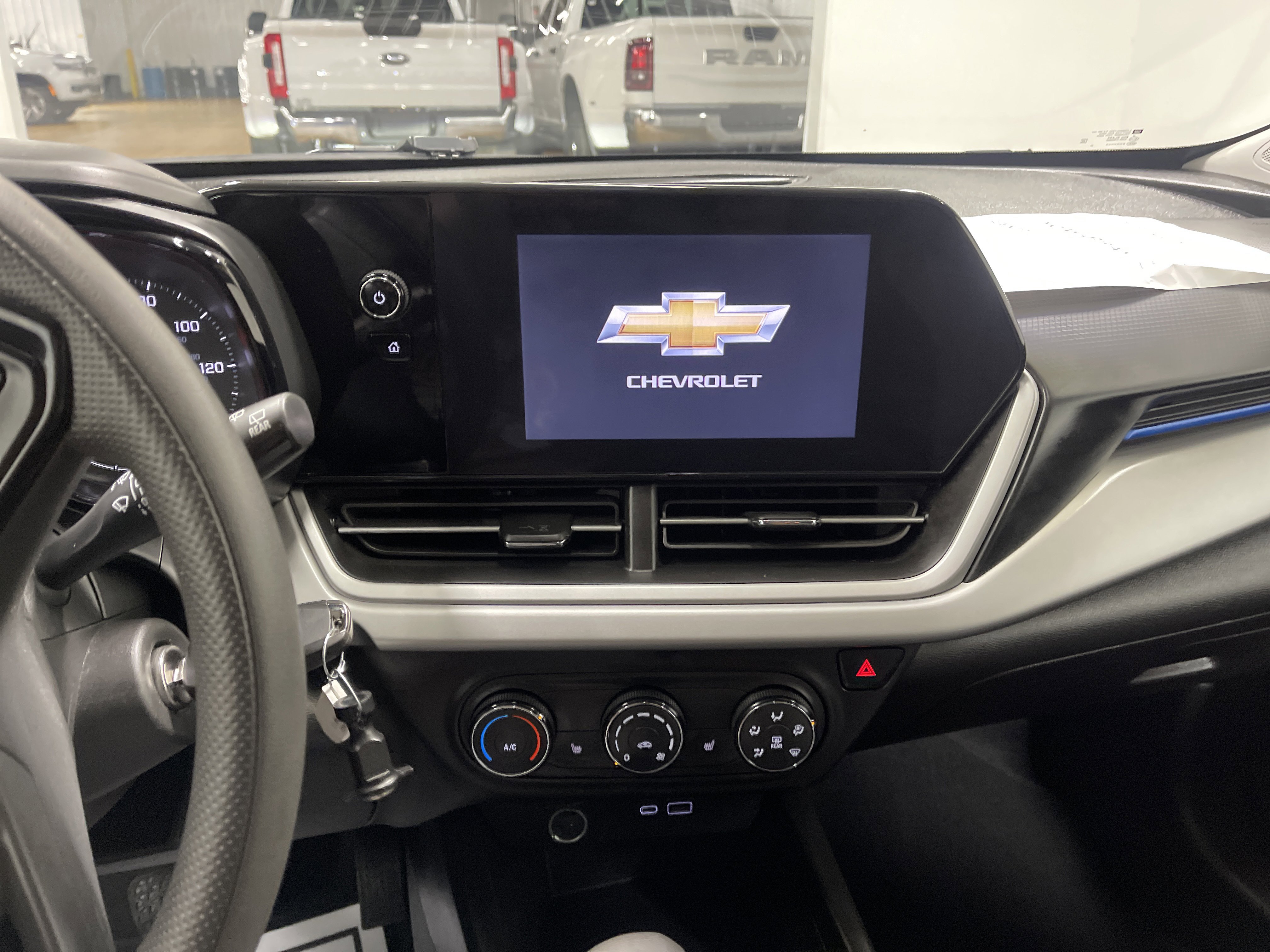 Used 2024 Chevrolet Trax LS w/ LS Convenience Package image 29