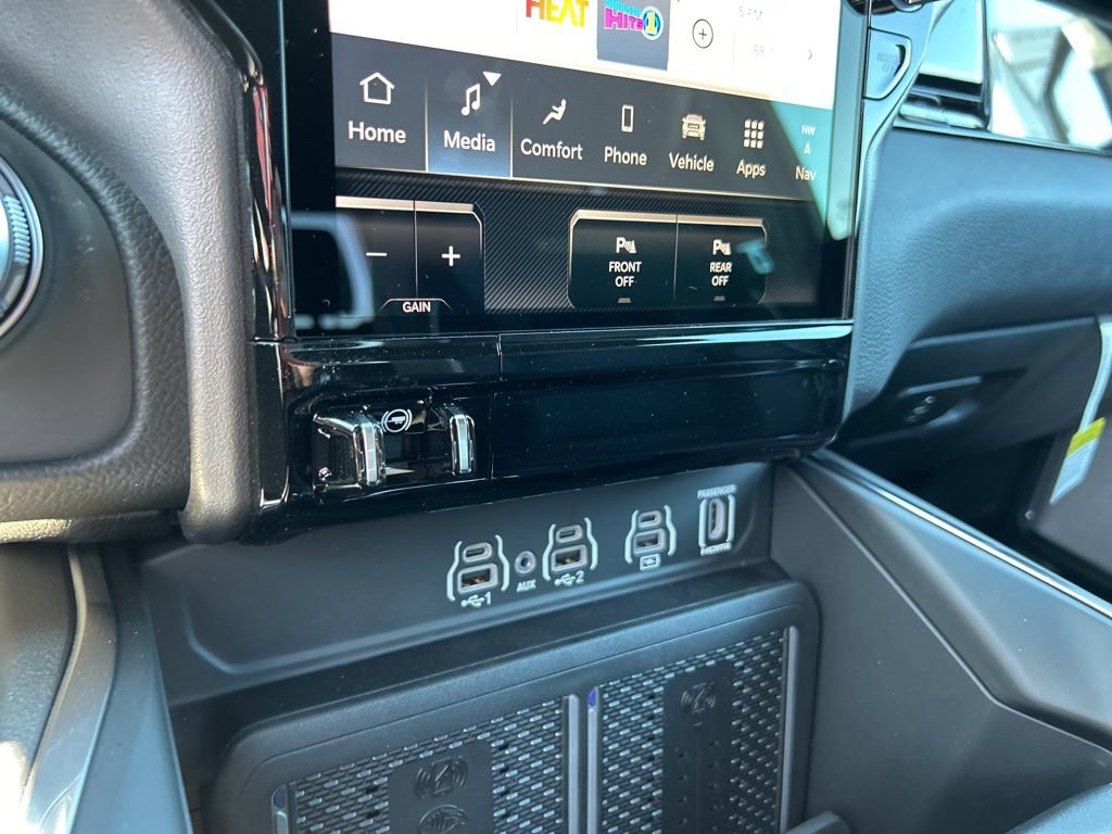 New 2026 RAM 1500 Laramie AWD/4WD image 29