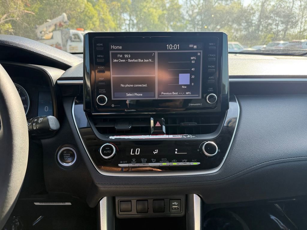 Used 2022 Toyota Corolla Cross LE w/ Moonroof Package FWD image 24