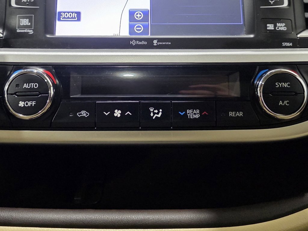 Used 2015 Toyota Highlander Limited w/ Driver Technology Package image 35