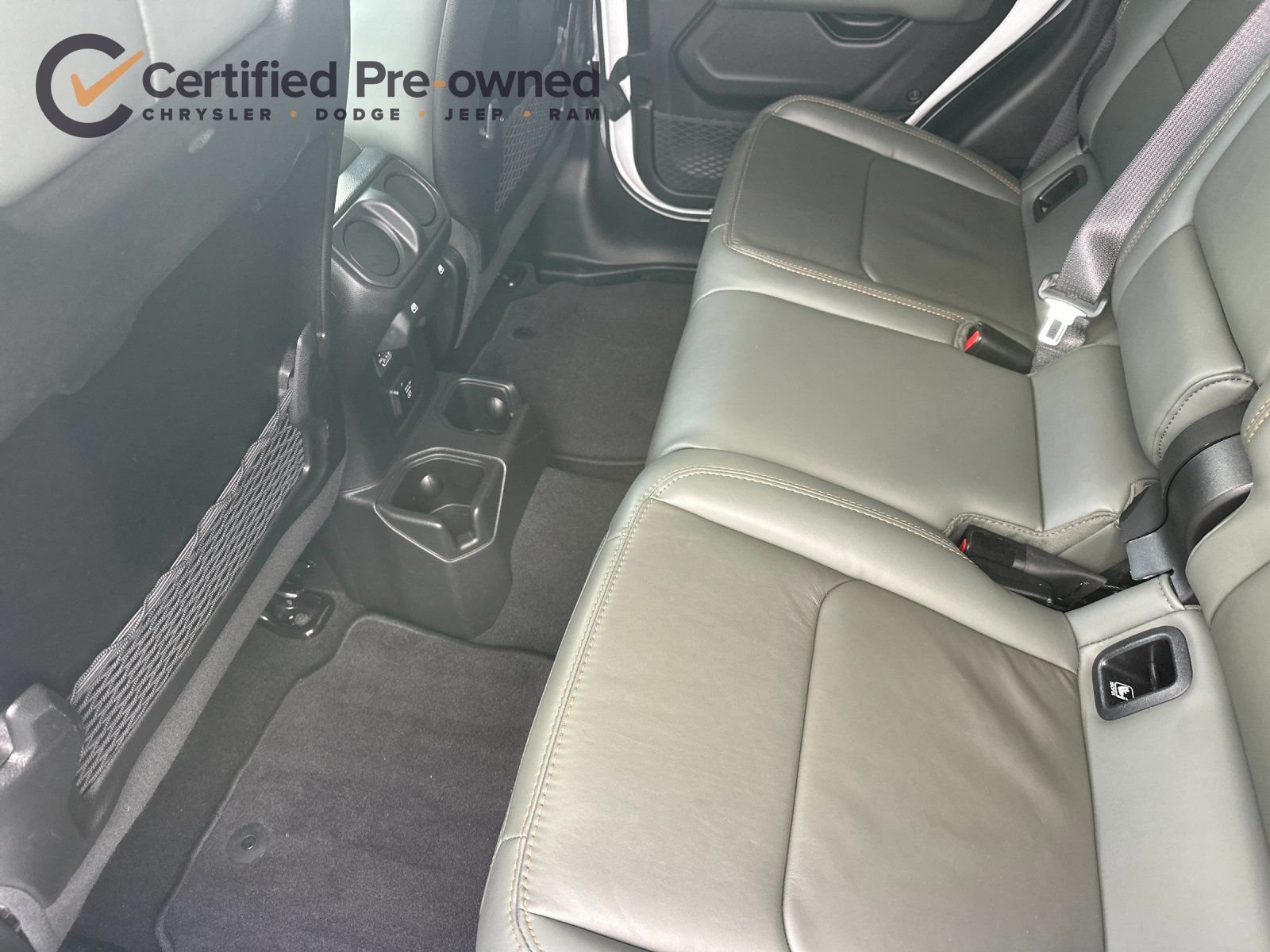 Used 2024 Jeep Gladiator Mojave AWD/4WD image 13