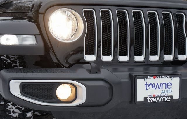 Used 2022 Jeep Wrangler Unlimited Sahara w/ Cold Weather Group AWD/4WD image 31