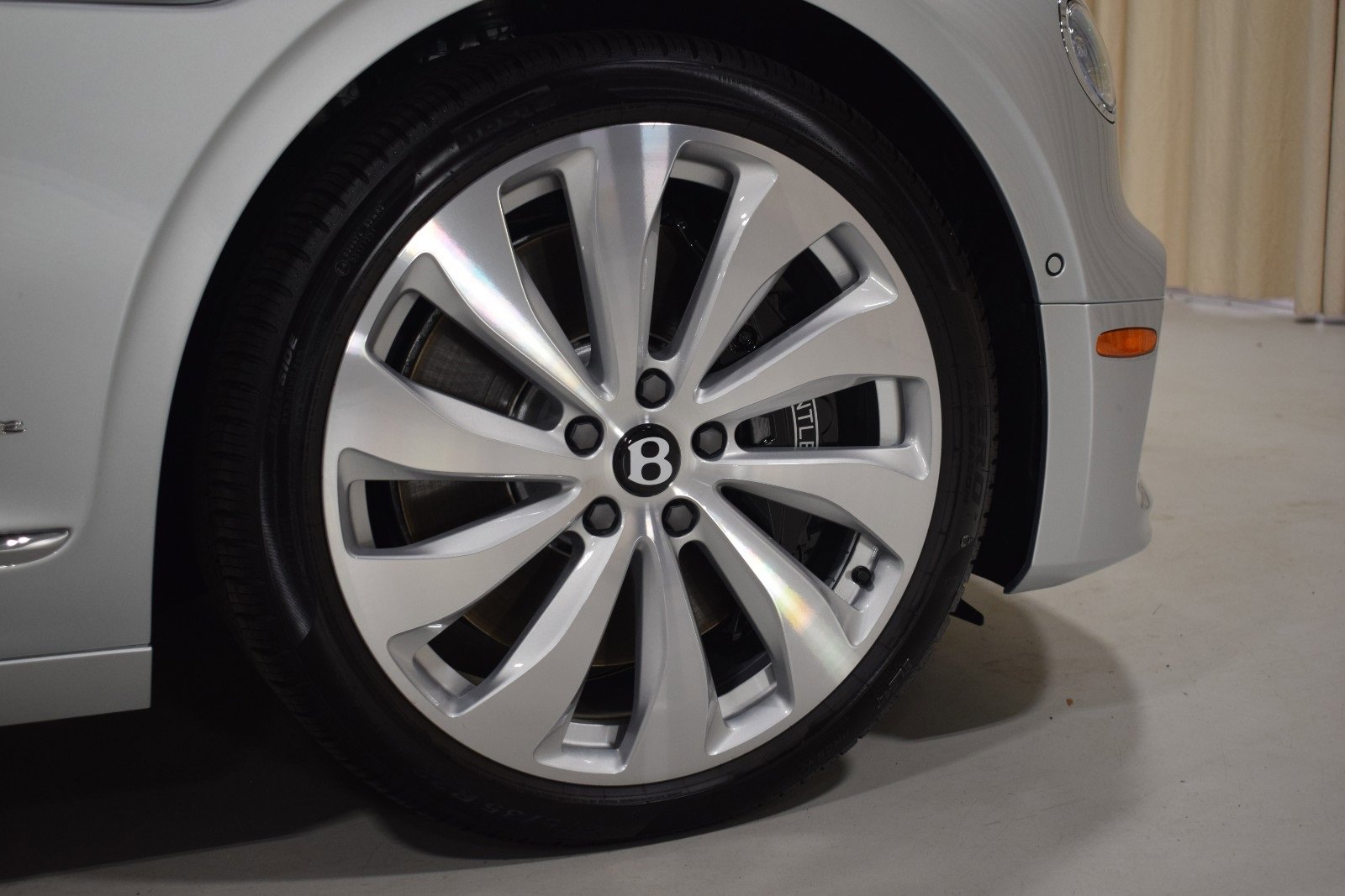 New 2026 Bentley Flying Spur Azure image 7