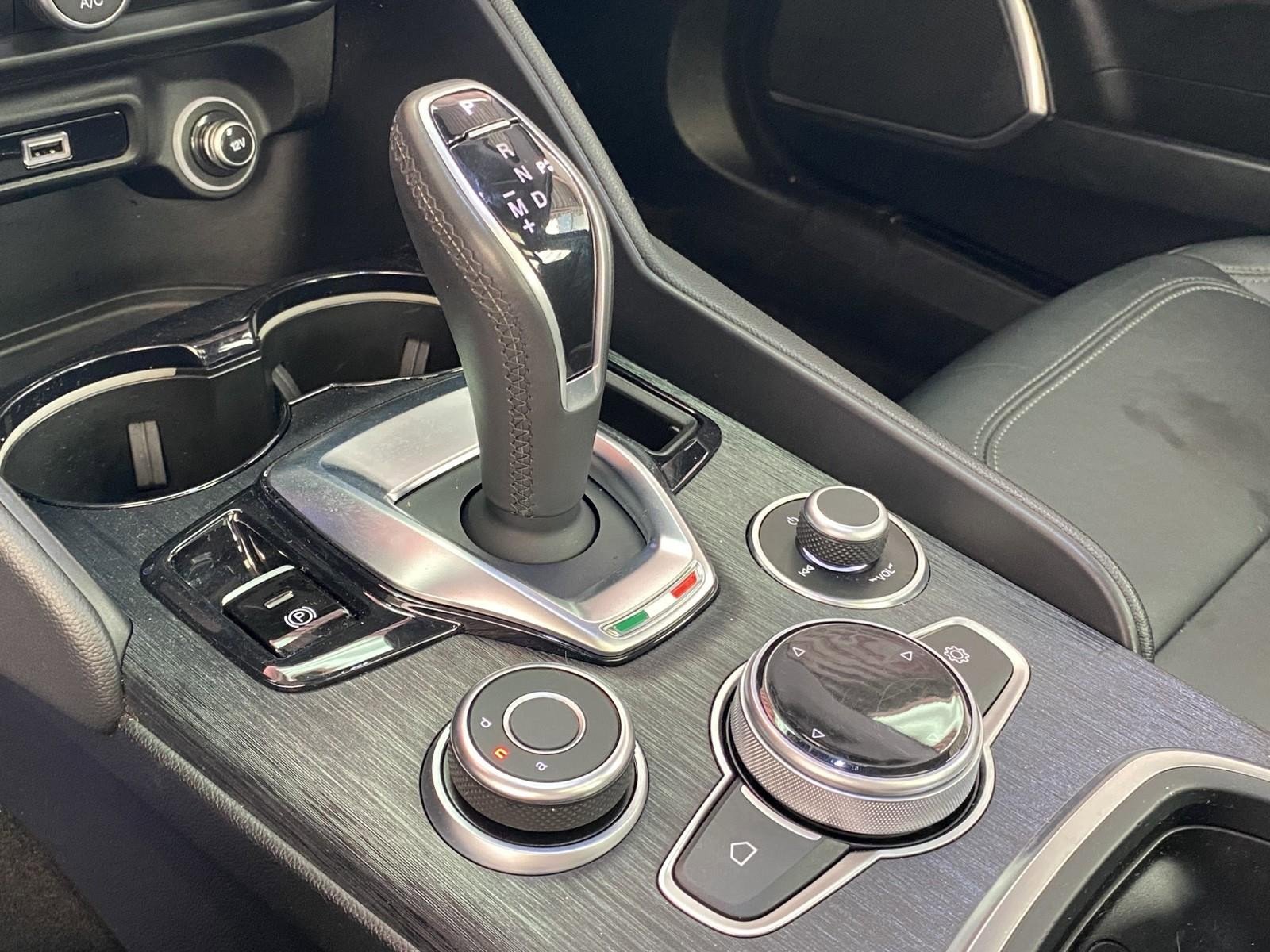 Used 2020 Alfa Romeo Giulia Sprint w/ Cold Weather Package image 27