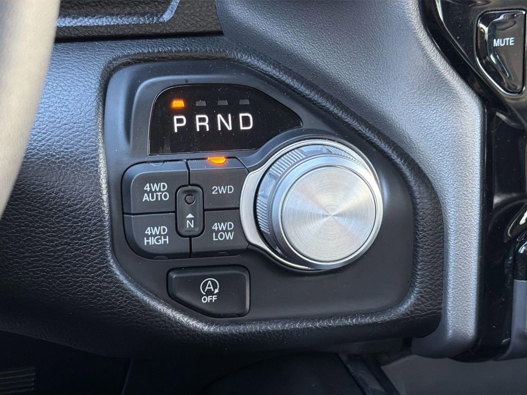 Used 2025 RAM 1500 Laramie image 12