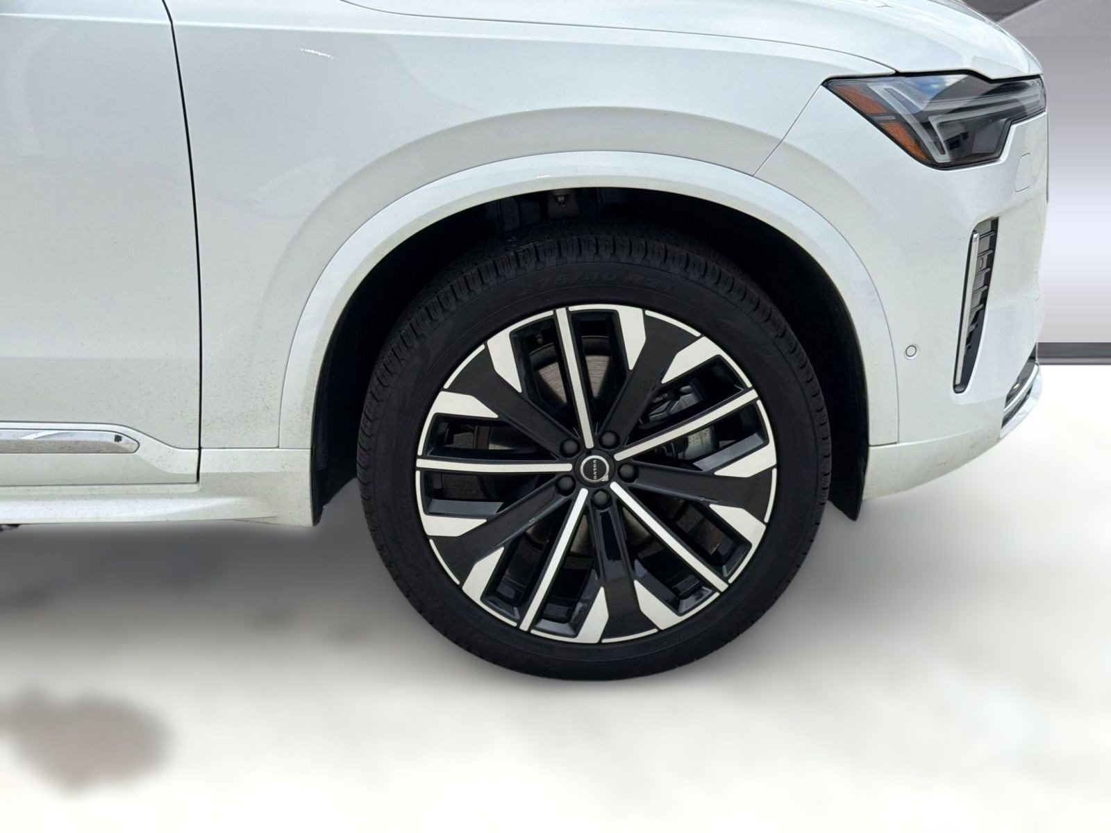 Certified 2025 Volvo XC90 B6 Plus w/ Protection Package Premier AWD/4WD image 11