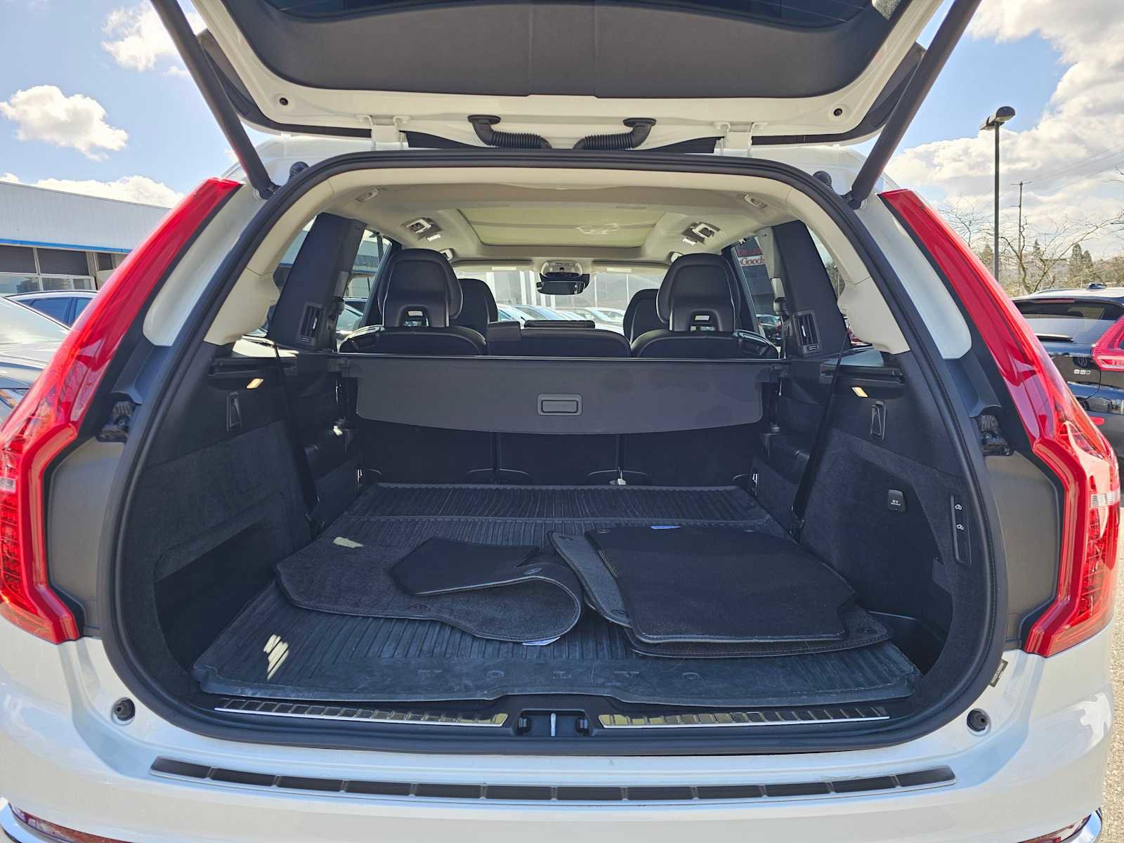 Used 2018 Volvo XC90 T6 Inscription w/ Convenience Package image 17