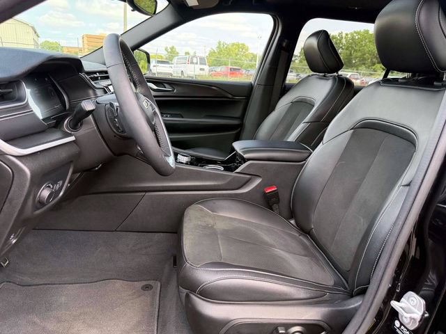 Used 2023 Jeep Grand Cherokee L Laredo AWD/4WD image 16
