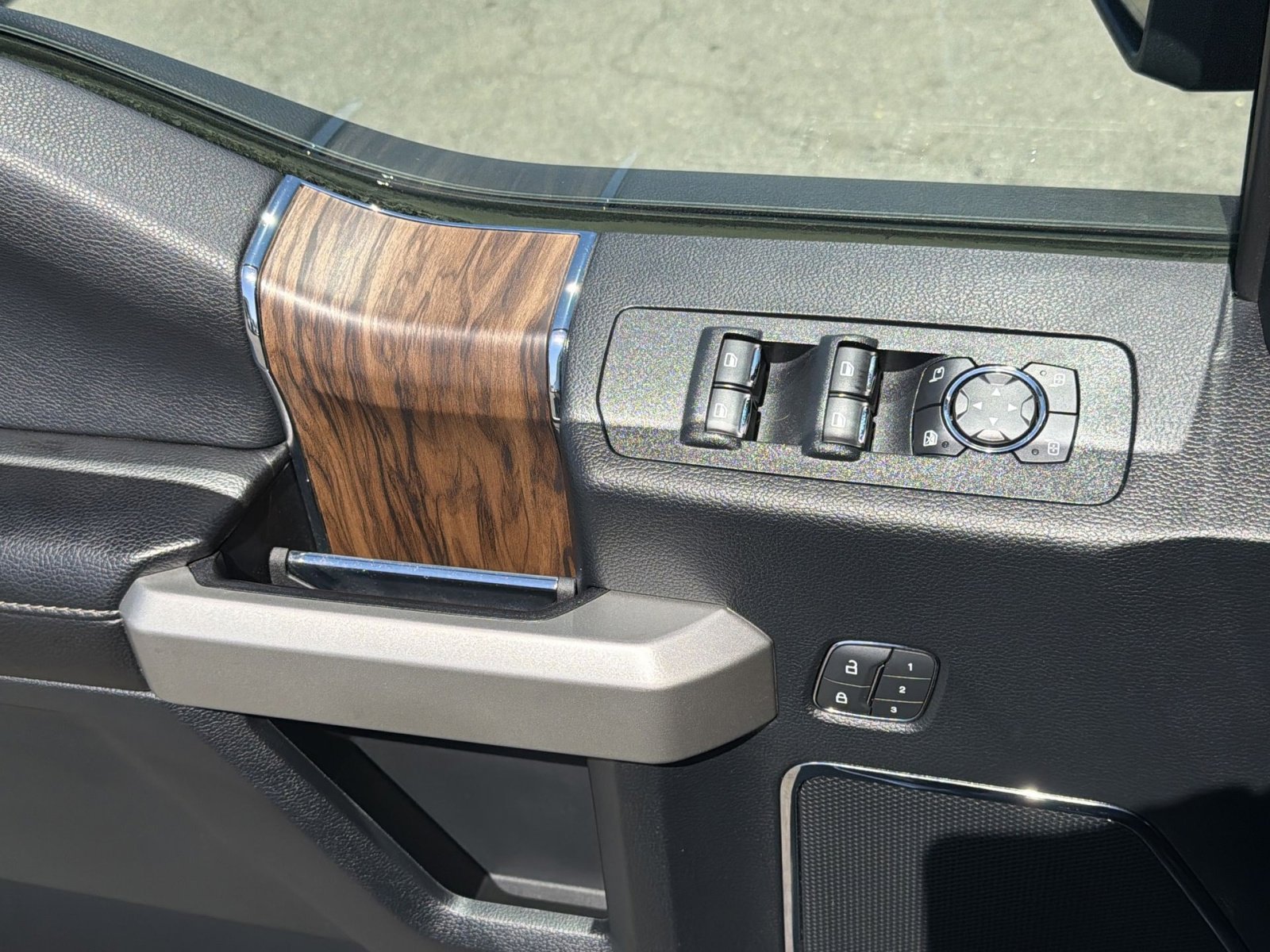 Used 2018 Ford F150 Lariat w/ Equipment Group 502A Luxury image 15