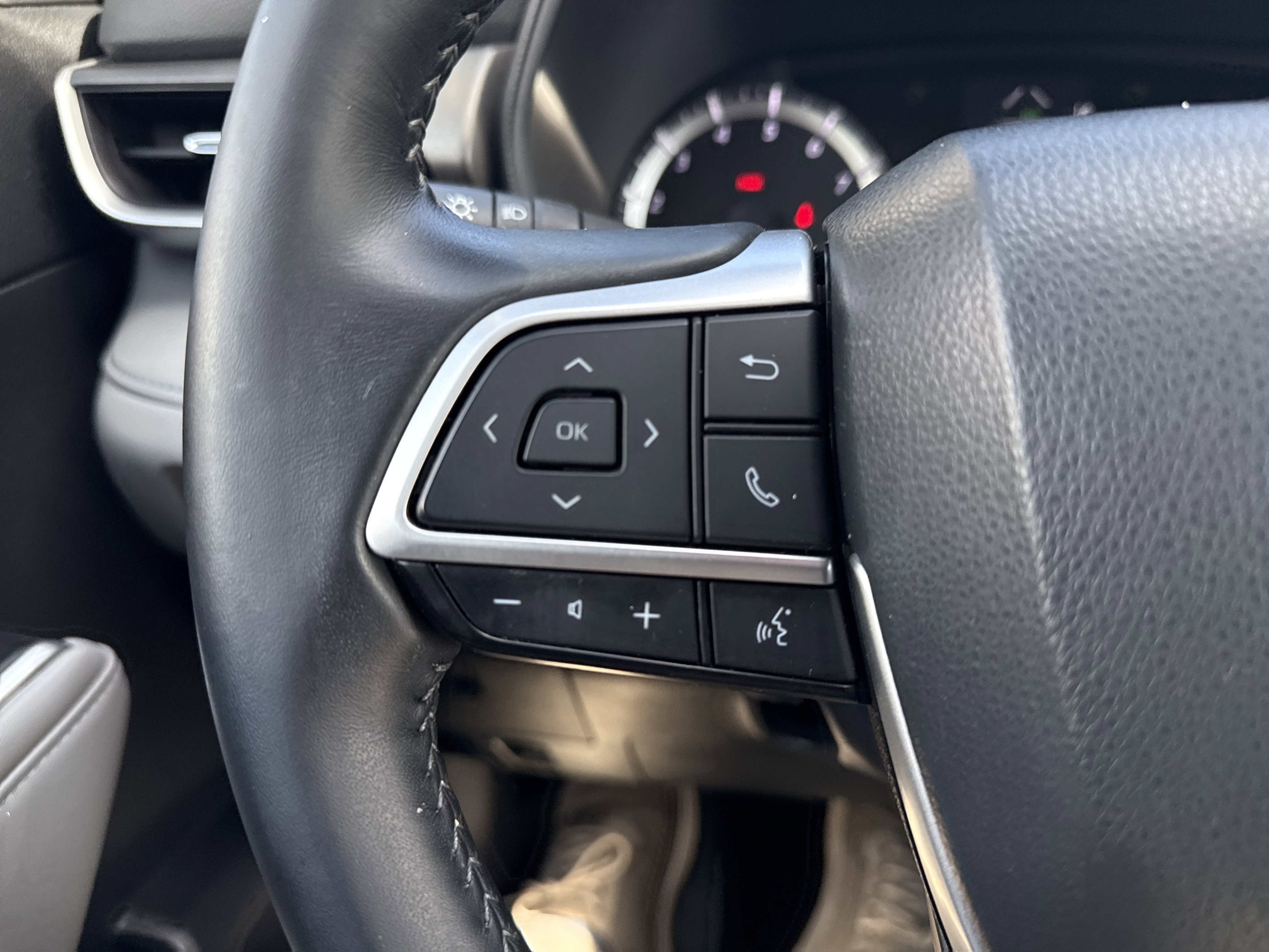 Used 2022 Toyota Highlander LE AWD/4WD image 23