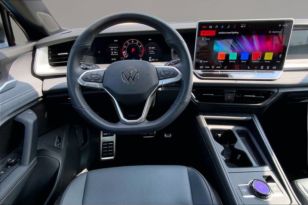 Certified 2025 Volkswagen Tiguan SE R-Line AWD/4WD image 5