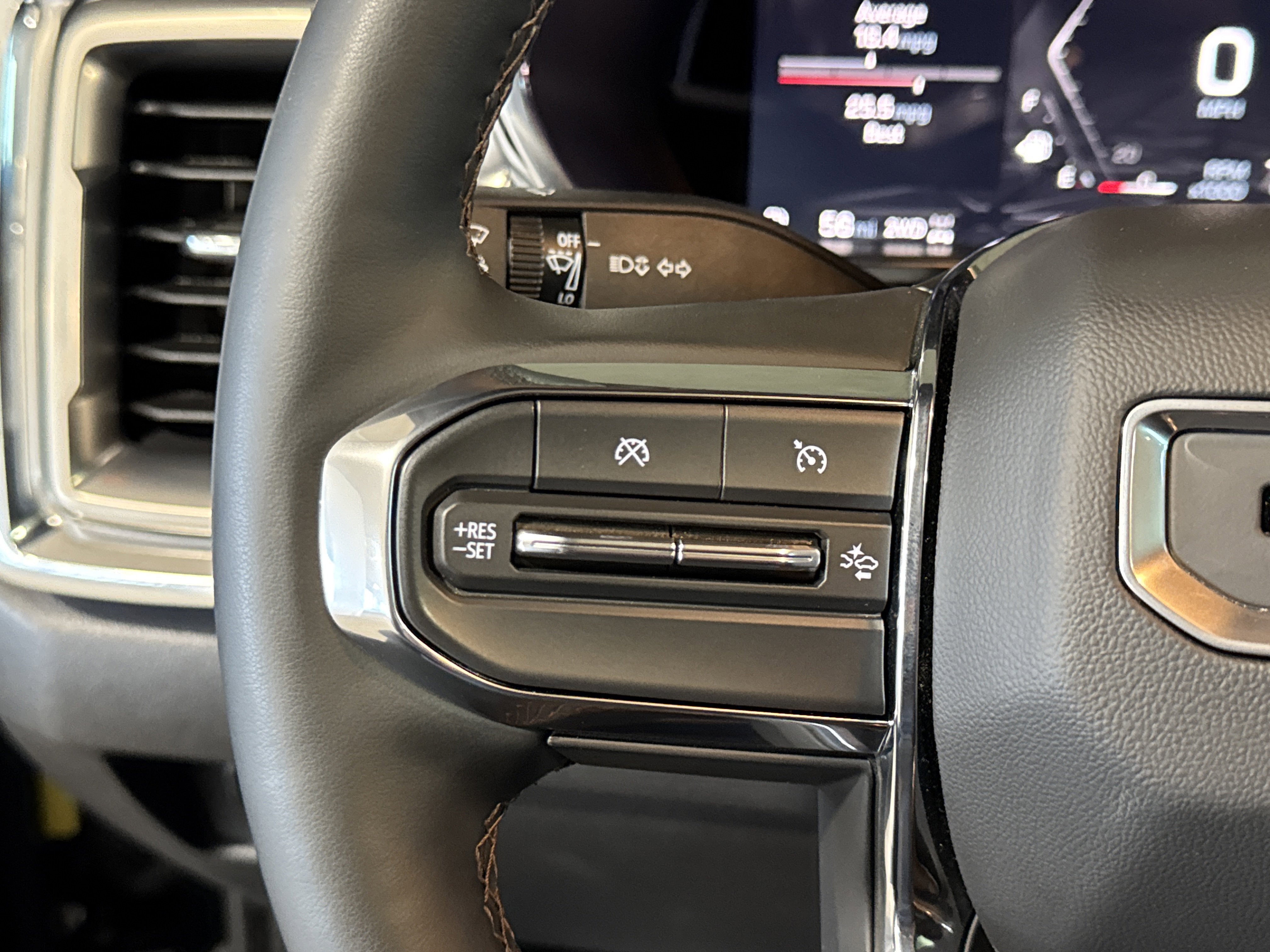 Used 2025 GMC Canyon Denali image 21