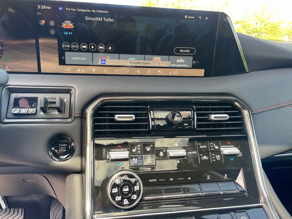 Used 2025 Nissan Armada PRO-4X w/ Pro-4X Premium Package AWD/4WD image 19