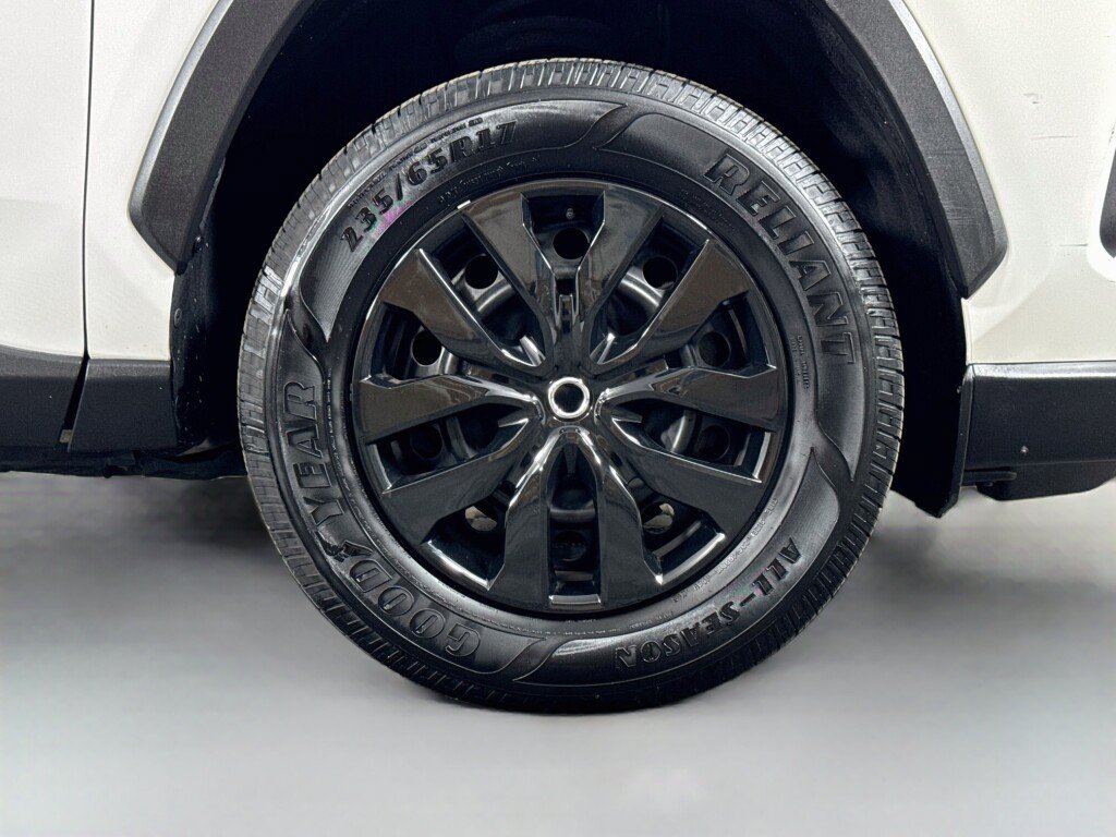 Used 2021 Toyota RAV4 LE FWD image 40
