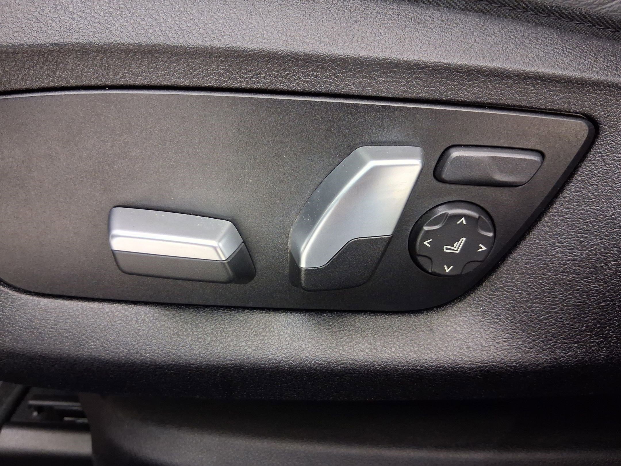 Certified 2023 BMW 530e 530e w/ M Sport Package image 13