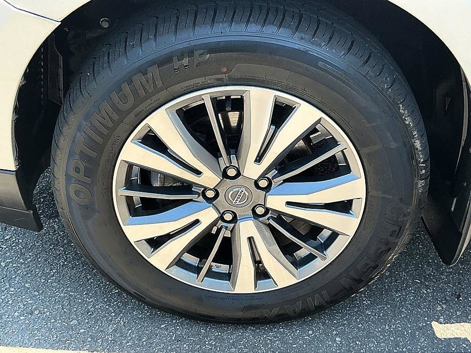 Used 2020 Nissan Pathfinder SL w/ Cargo Package AWD/4WD image 9