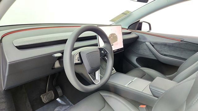 Used 2026 Tesla Model Y Long Range image 17