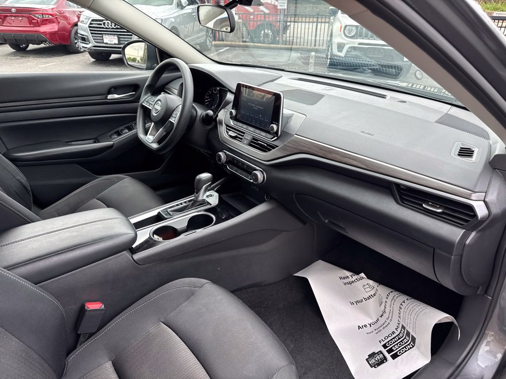 Used 2024 Nissan Altima 2.5 SV FWD image 33
