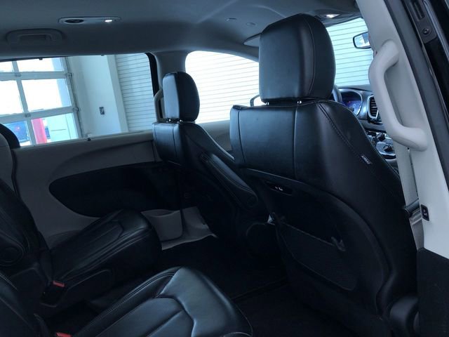 Used 2024 Chrysler Pacifica Touring-L image 22