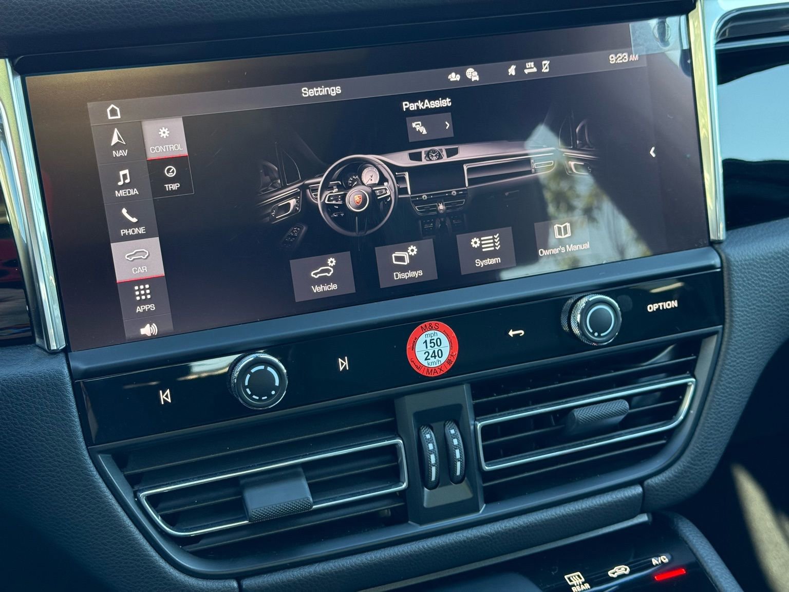 Used 2025 Porsche Macan image 21