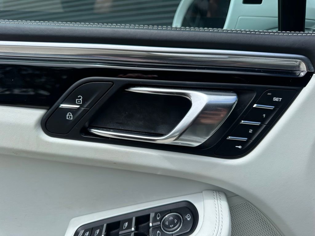 Certified 2023 Porsche Macan S image 21
