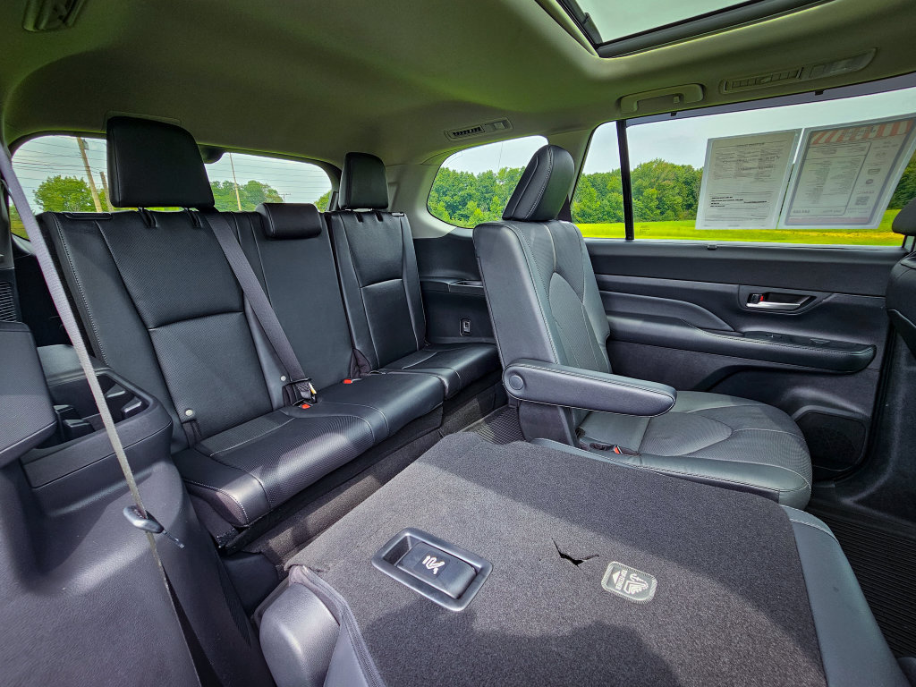 Used 2025 Toyota Grand Highlander AWD image 41
