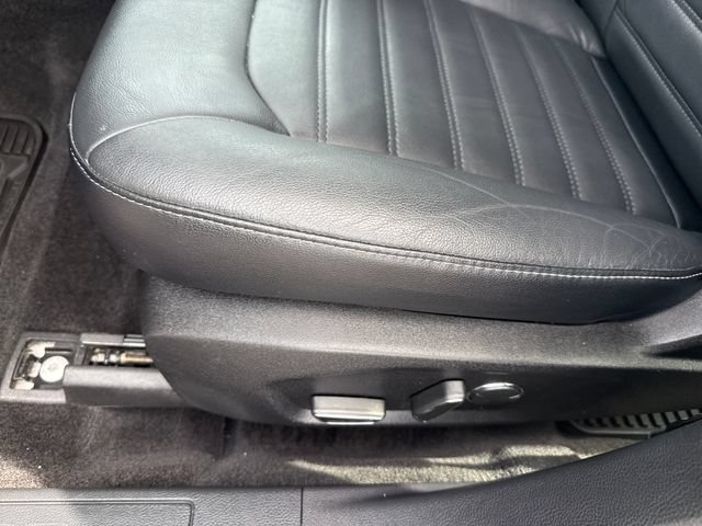 Used 2017 Ford Fusion SE w/ Fusion SE Technology Package FWD image 12