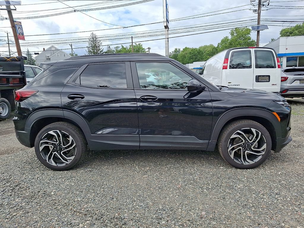 Used 2025 Chevrolet TrailBlazer RS w/ Convenience Package AWD/4WD image 9